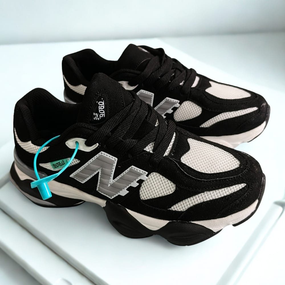 New balance sneakers black and white